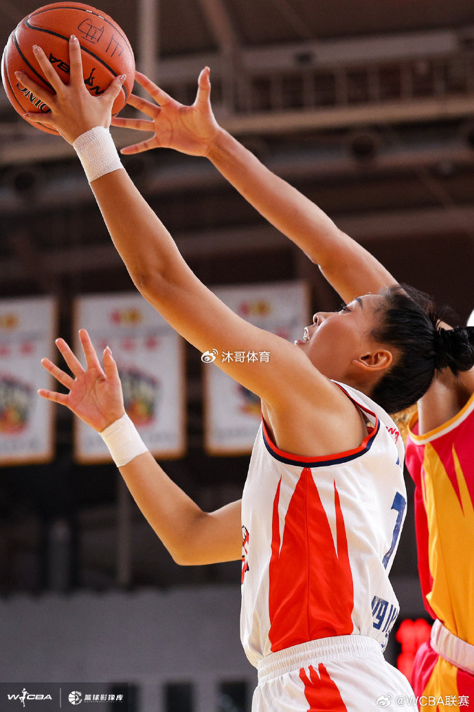 绝境逆袭！四川女篮3-2险胜山西，四年三冠铸就WCBA王朝 李缘斩获FMVP|山西女篮|德怀特·霍华德|奥斯汀|王思雨|翟若云_新浪体育_新浪新闻